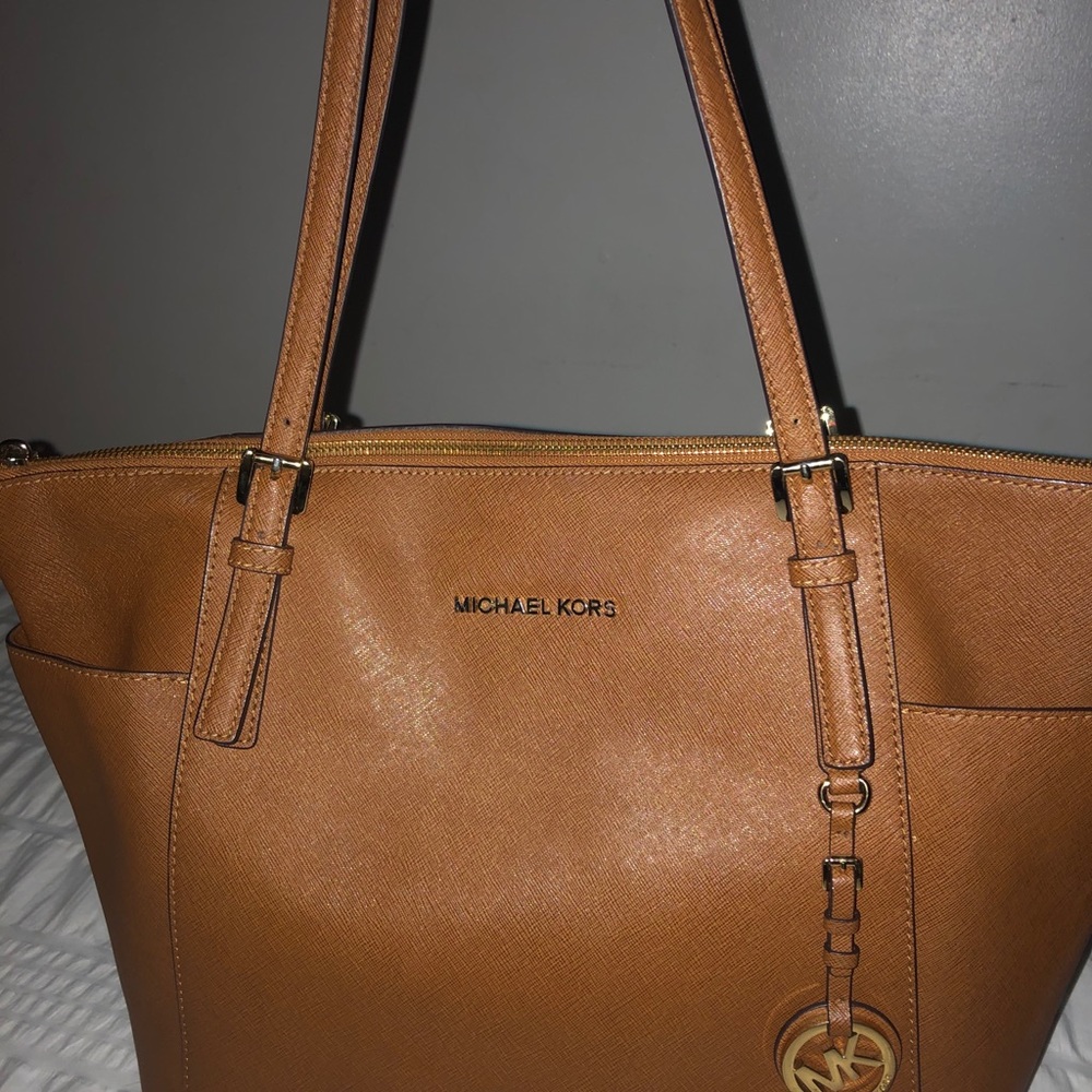 Michael Kors Jet Set Travel Medium Top-Zip